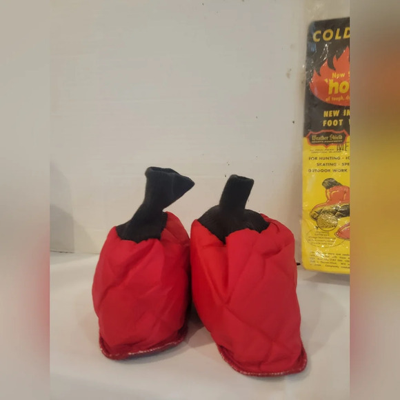 NEW IN PACKAGE - HOT SOX SLIPPER SOLE (sz med) - Picture 3 of 6